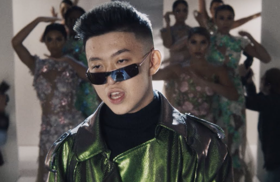 Makna Lagu 100 Degrees – Rich Brian