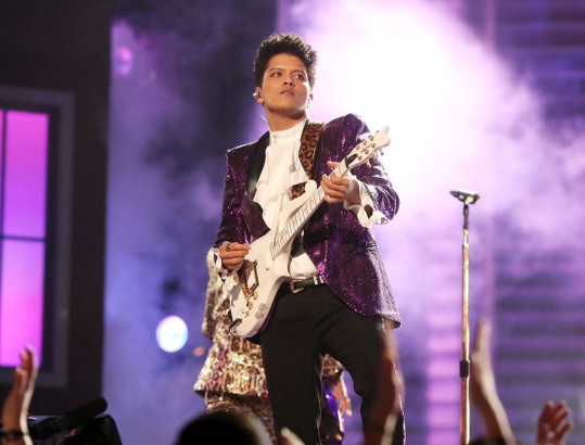 Makna Lagu Talking to the Moon – Bruno Mars