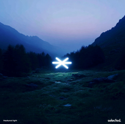 Review Makna Lagu Fractured Light: Cahaya yang Retak-retak