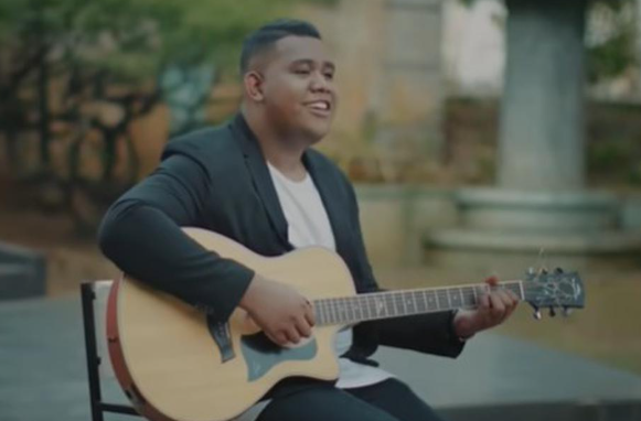 Review Makna Lagu Cinta Luar Biasa: Cinta yang Istimewa